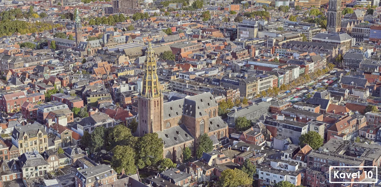 Fotorealistisch 3D mesh model van Groningen — Martinitoren en binnenstad in vogelvlucht, textuur op basis van oblieke luchtfoto's