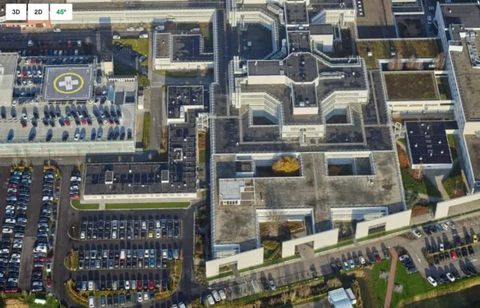 Oblieke luchtfoto 45 graden in Vision 10 viewer — gevels en daken van een gebouw zichtbaar vanuit vier richtingen