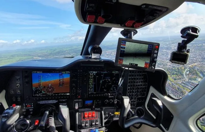Kavel 10 vliegtuig tijdens airborne LiDAR-vlucht — tot 400 punten per m² voor hoogwaardige terreinmodellen