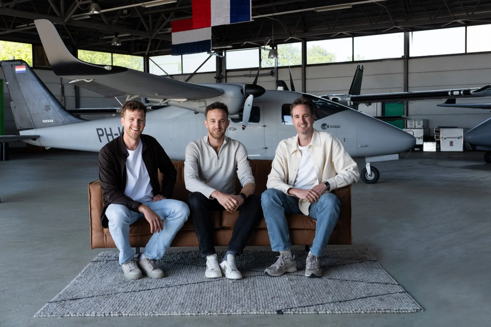 Het team van Kavel 10 in de hangar